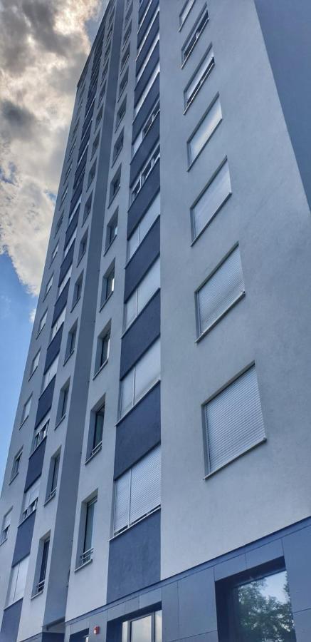 Identity By Nights & Smiles Apartment Тузла Екстериор снимка